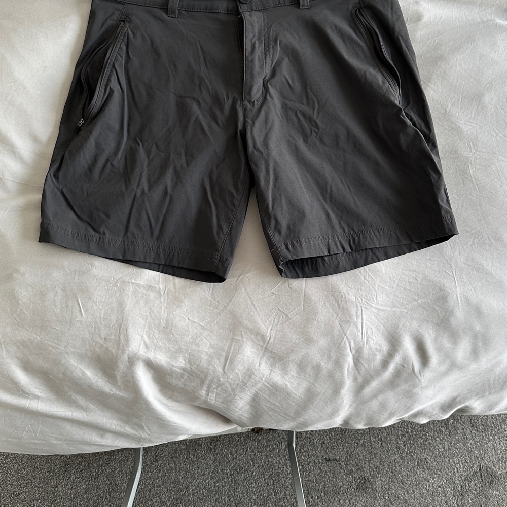 Eddie Bauer Gray Flat Front Shorts Lightweight Design SZ 35